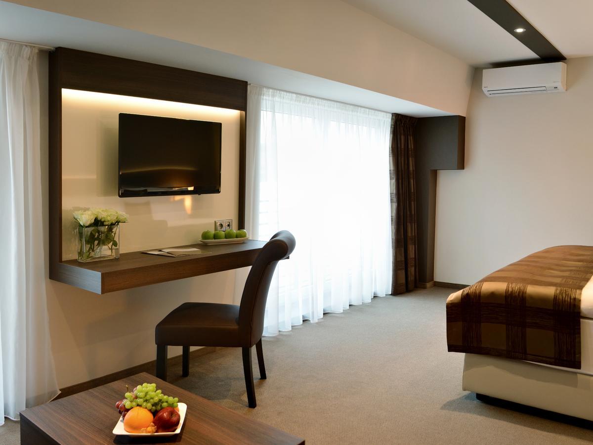 Azul Hotel & Restaurant Партизанске Экстерьер фото